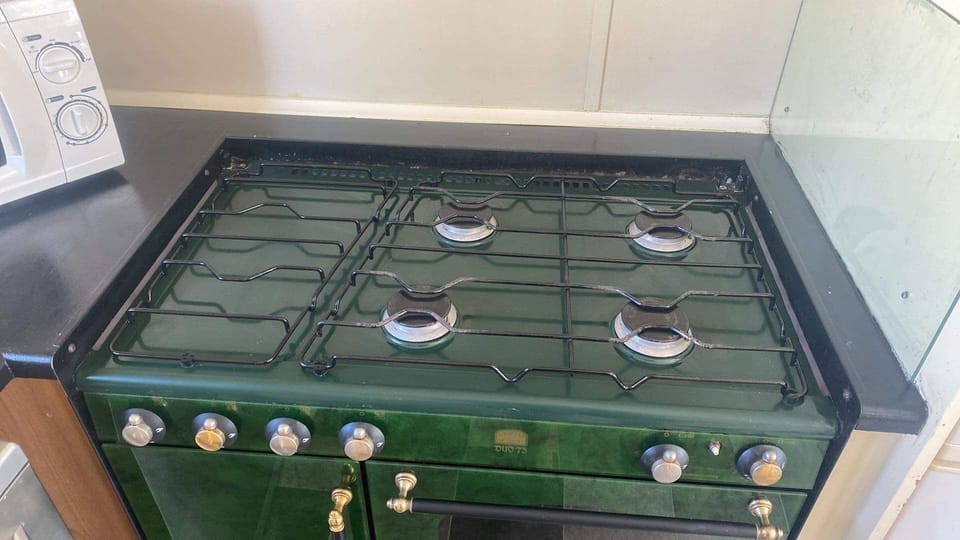 Chalet | Private kitchen | Fridge, microwave, oven, stovetop