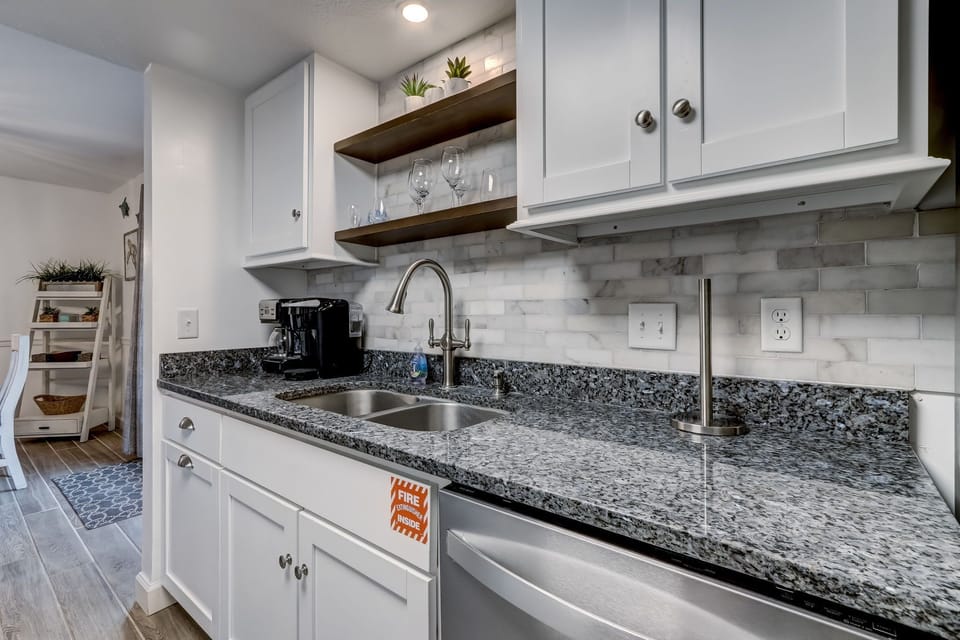 Fully Equipped Kitchen with Granite Countertops and Stainless Steel Appliances