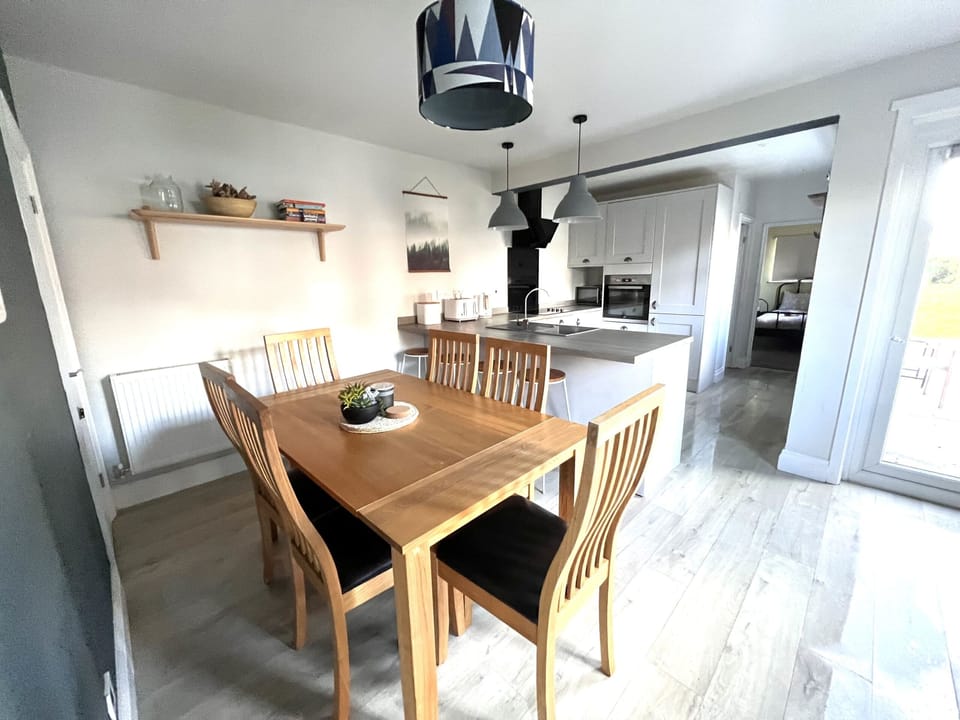 House, Private Bathroom, City View (Gorgeous) | Restaurant