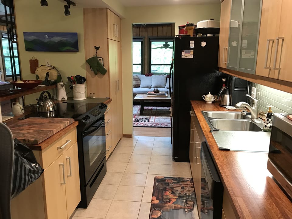 
Fully equipped Kitchen, even includes coffee.