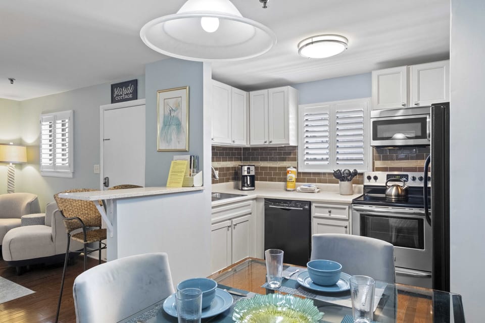 Dining area, kitchen and breakfast bar