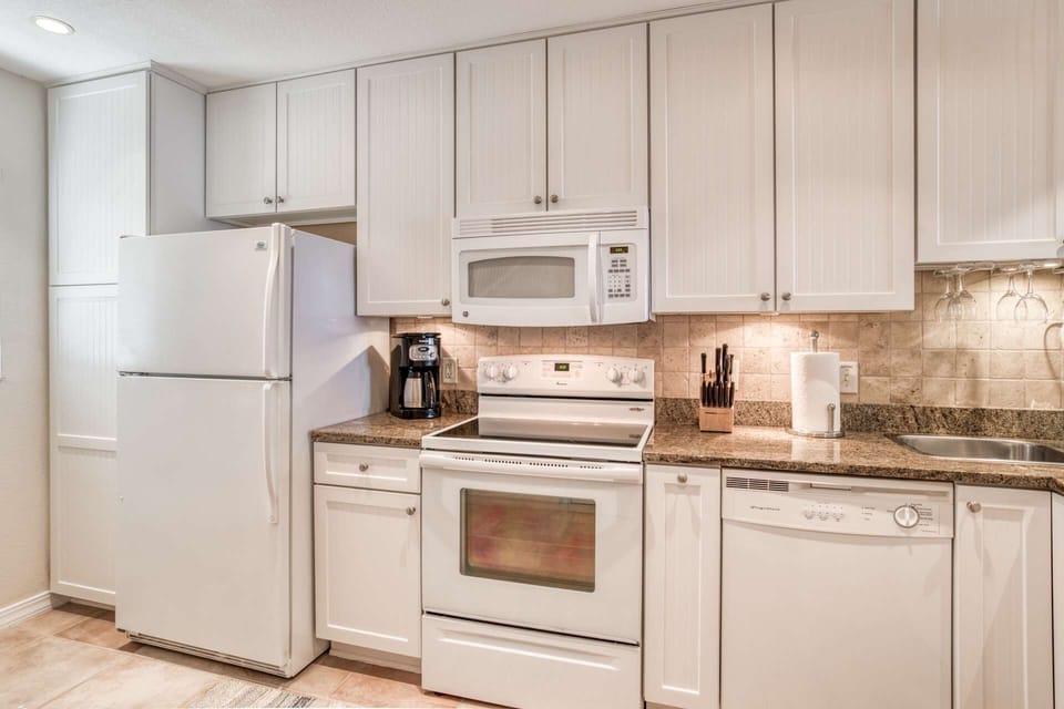 Fully equipped kitchen to cook all your favorite vacation meals.