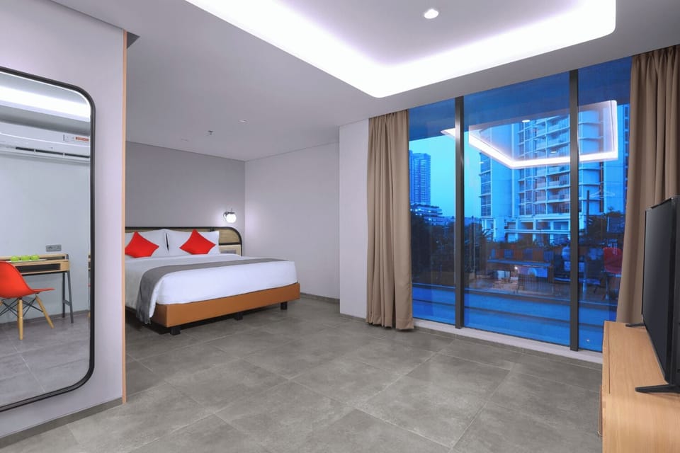 In-room safe, desk, laptop workspace, soundproofing