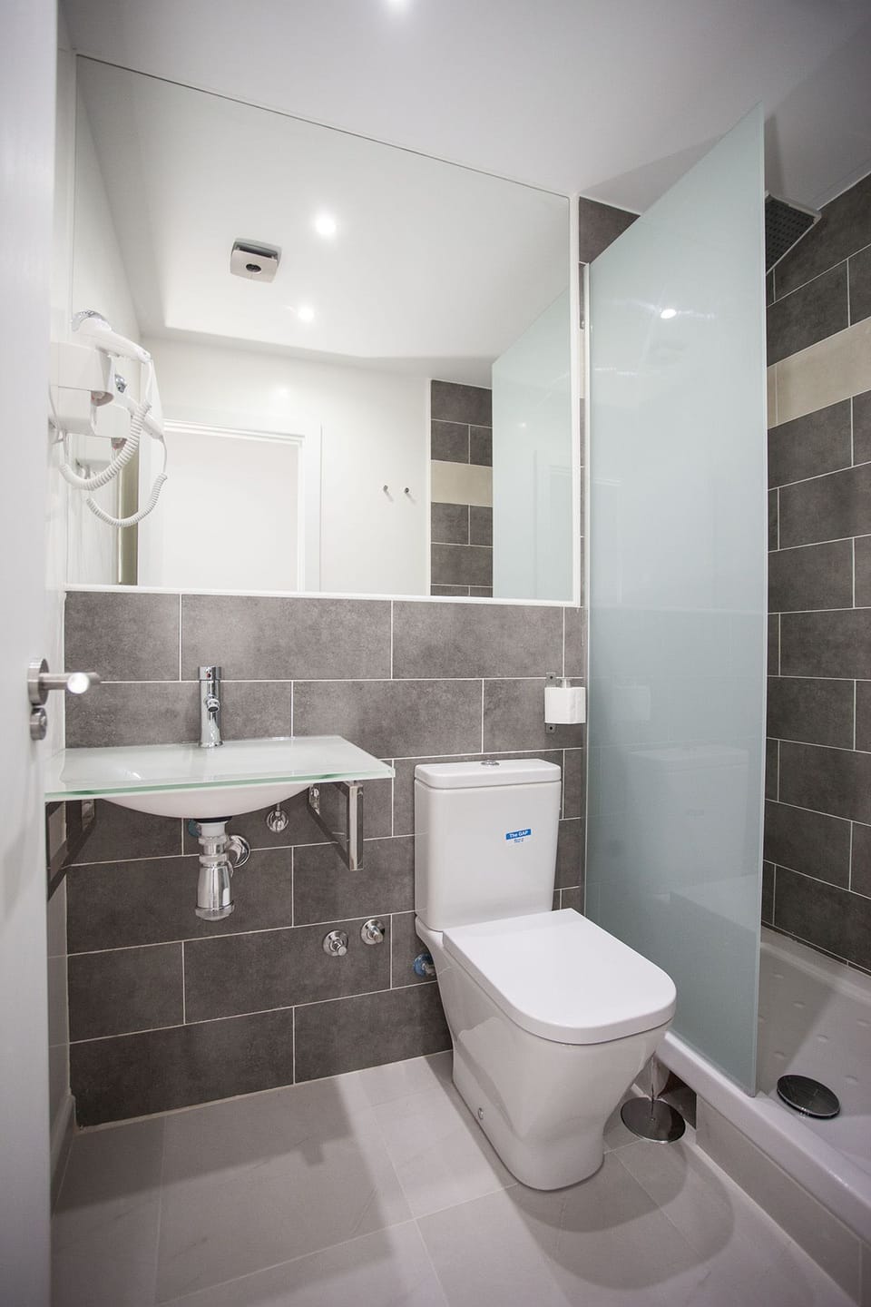 Superior Double Room | Bathroom | Hair dryer, towels