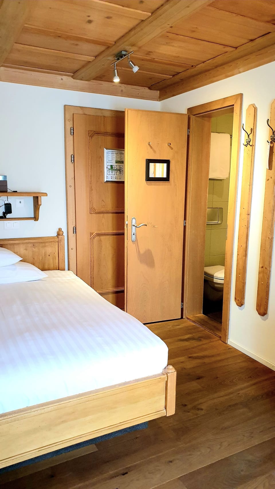 Superior Single Room, Mountain View | Living area | TV