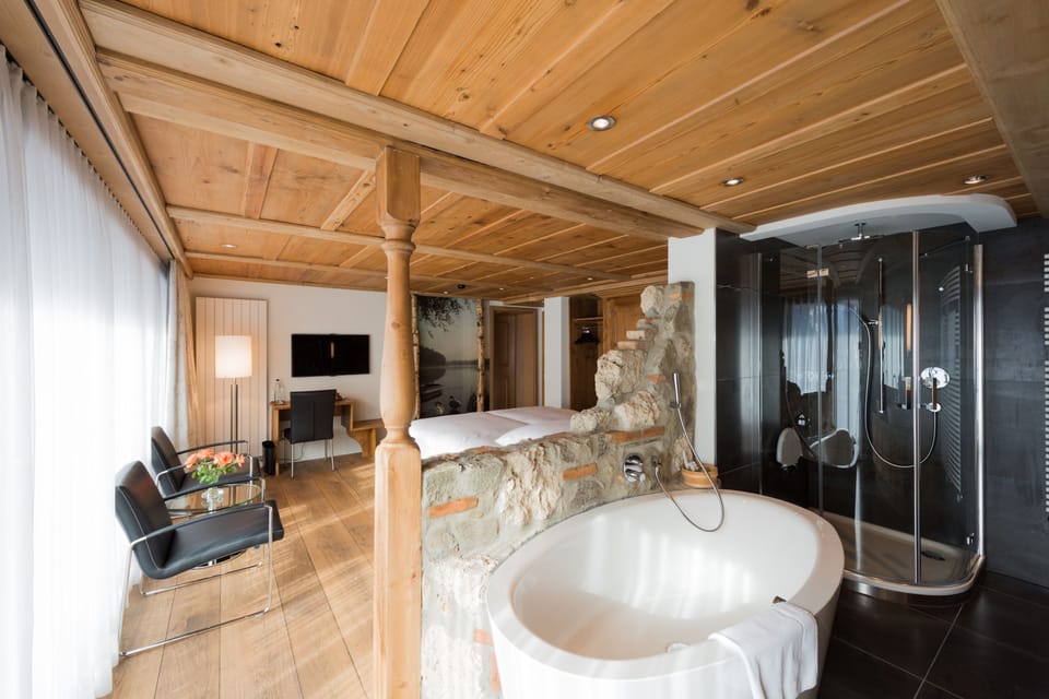 Deluxe Suite, Balcony, Mountain View | Hypo-allergenic bedding, down comforters, in-room safe, desk