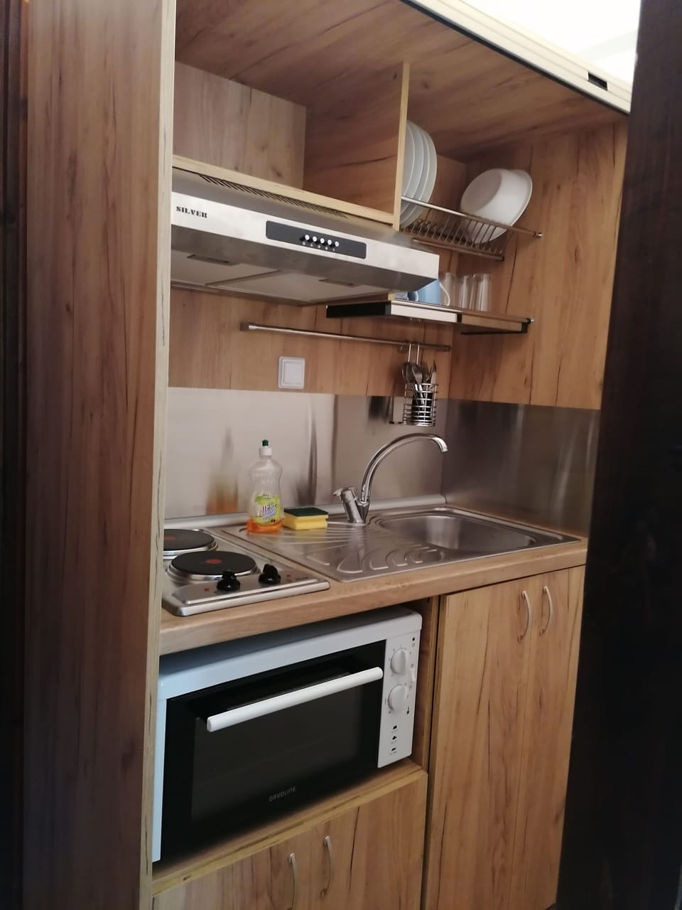 Fridge, stovetop, cookware/dishes/utensils