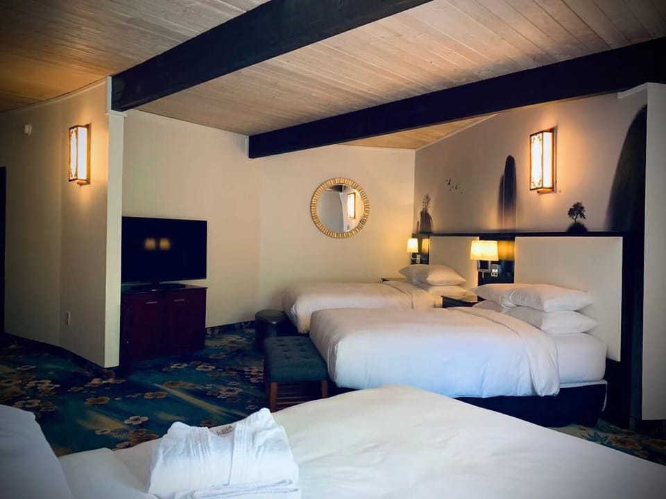 Family Room | Egyptian cotton sheets, premium bedding, down comforters, pillowtop beds
