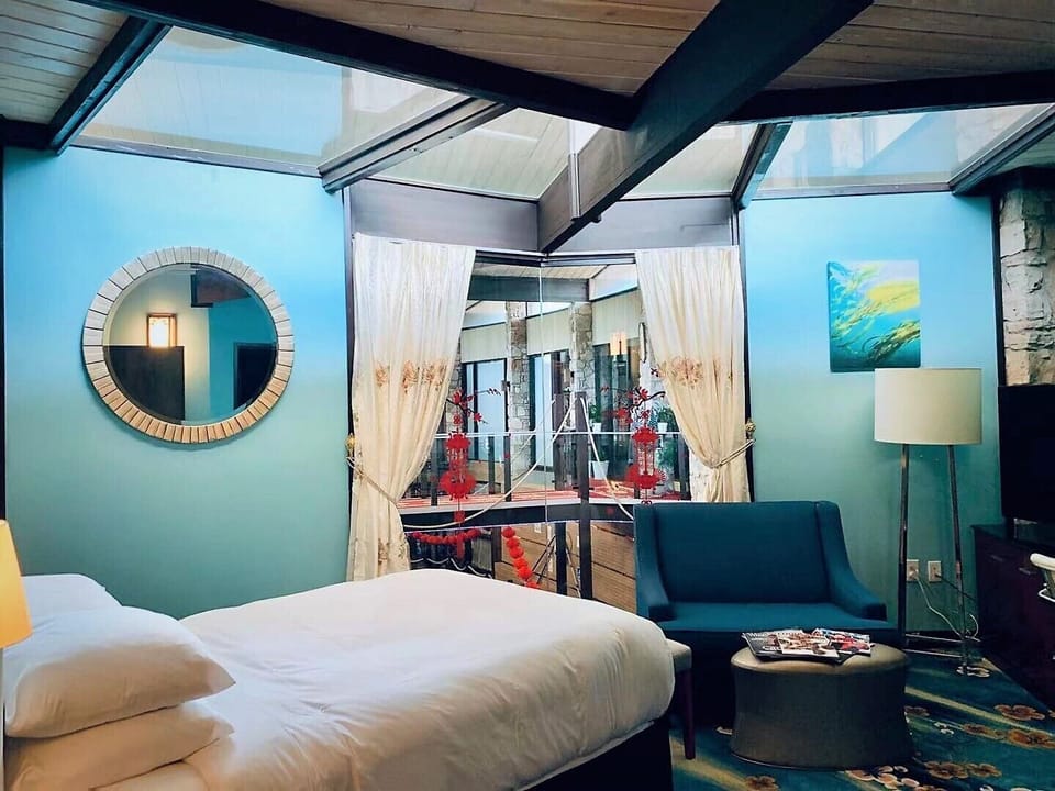 Panoramic Room, Hot Tub, Pool View | Egyptian cotton sheets, premium bedding, down comforters, pillowtop beds