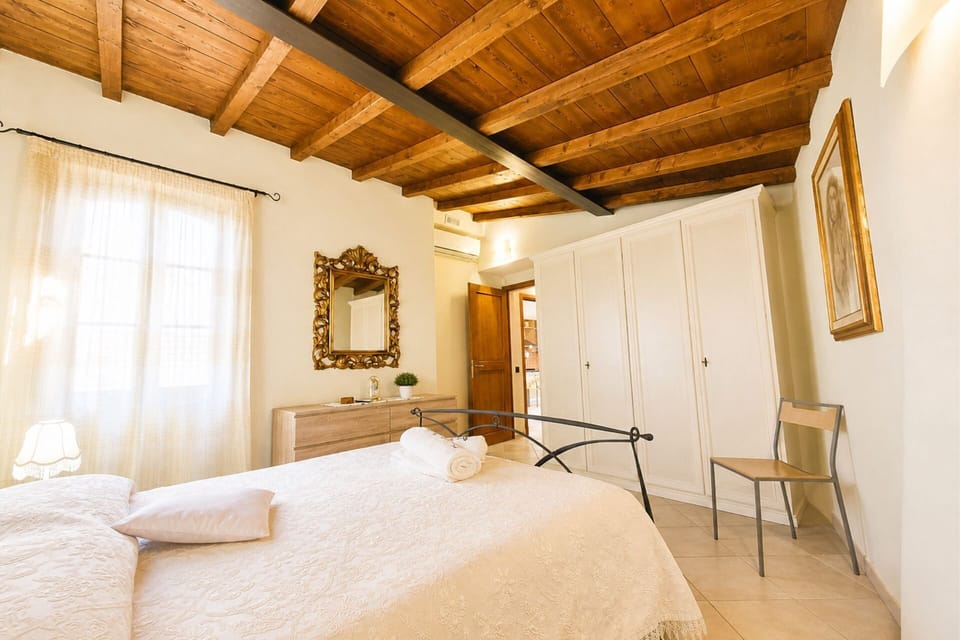 Wall, Furniture, Wood, Interior Design, Floor, Flooring, Ceiling, Home, Bedroom, Apartment