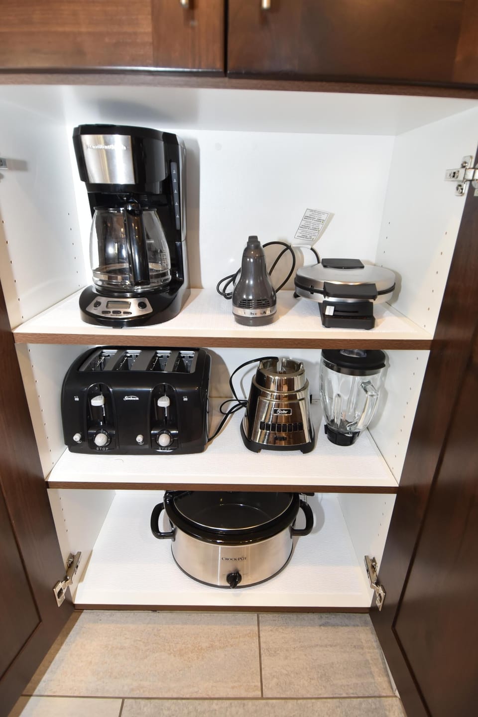 428 Fully Stocked Kitchen - Crockpot, Waffle Maker, Blender, Toaster and More!