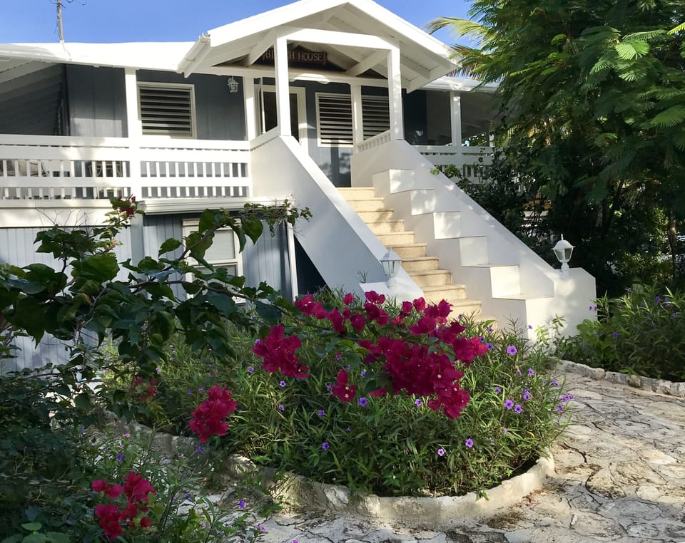 3 min walk to Grace Bay Beach