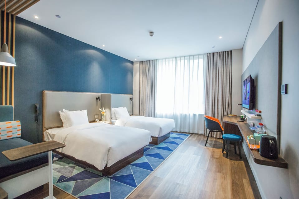 Standard Room, 2 Twin Beds, Accessible | In-room safe, desk, WiFi (free), bed sheets