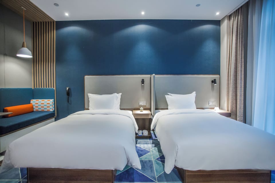 Standard Room, 2 Twin Beds | In-room safe, desk, WiFi (free), bed sheets
