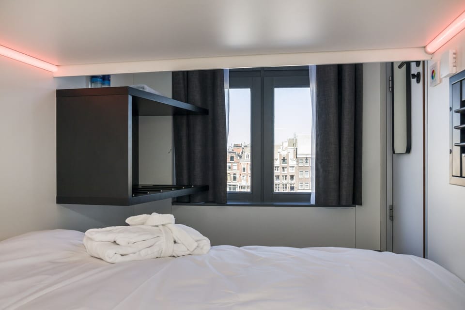 Canal Cube | Free WiFi, bed sheets