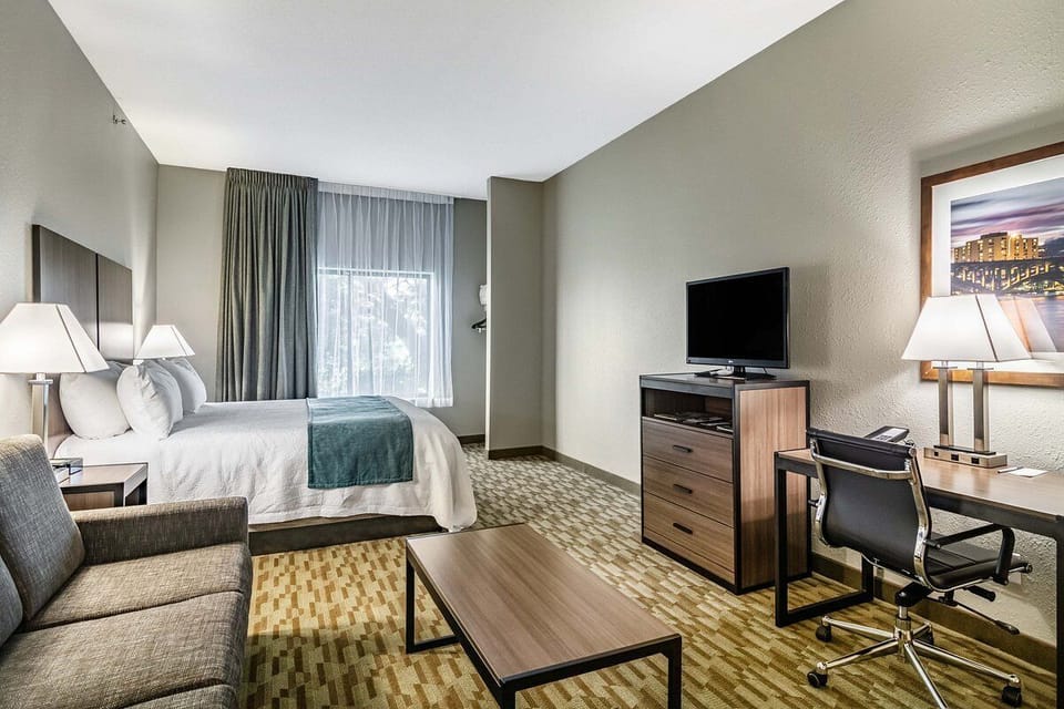 Pillowtop beds, desk, laptop workspace, blackout drapes