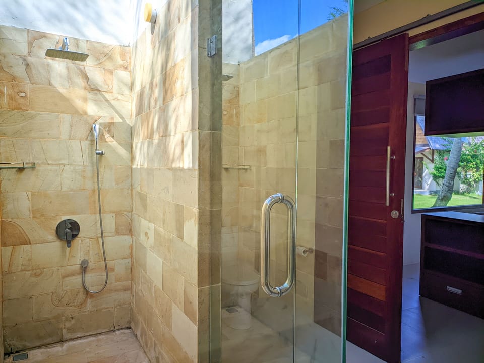 Standard Room, 1 King Bed, Pool View | Bathroom | Shower, rainfall showerhead, free toiletries, hair dryer