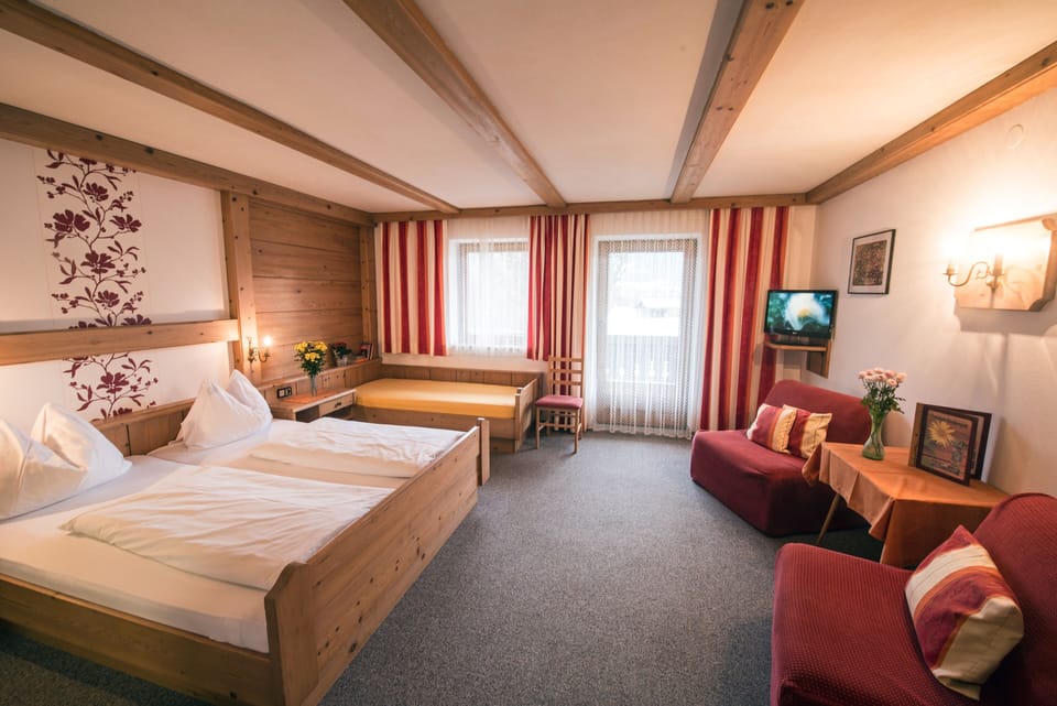 Triple Room | Individually decorated, individually furnished, soundproofing, free WiFi