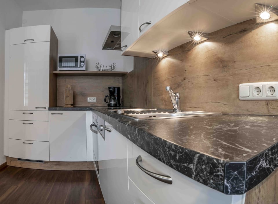 Deluxe Apartment, 2 Bedrooms, Mountainside | Private kitchen | Stovetop, cookware/dishes/utensils