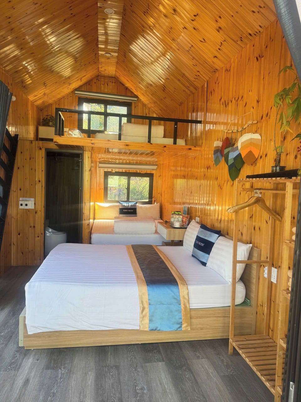 Family Twin Room | Desk, WiFi (free), bed sheets