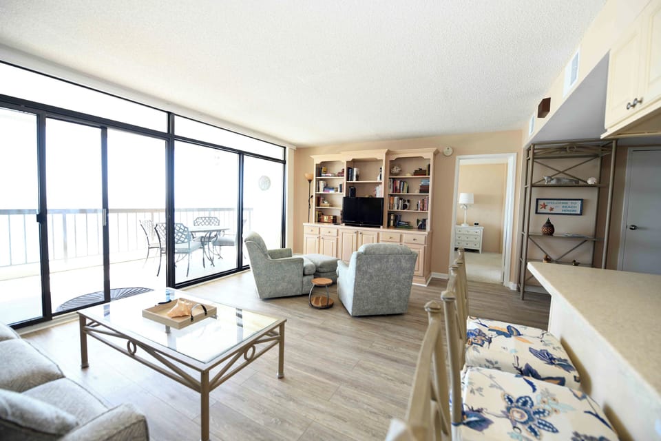 LIVING-AREA