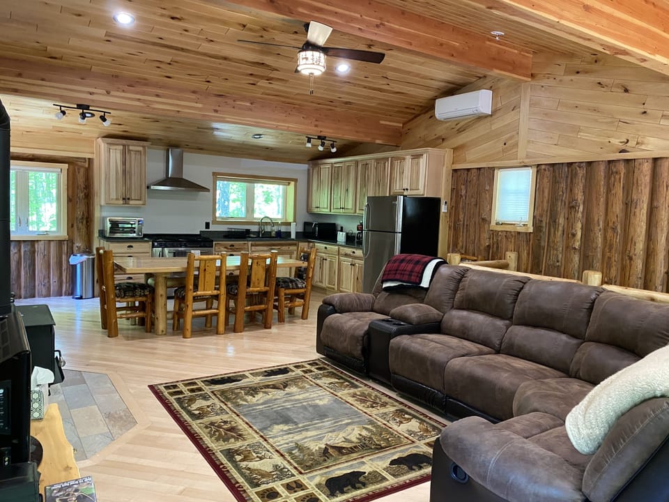 Living room/kitchen area