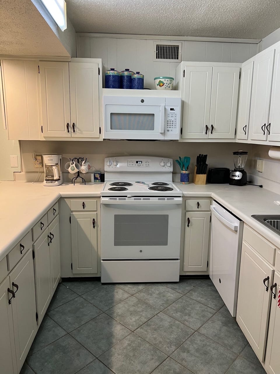 Kitchen (current appliances)