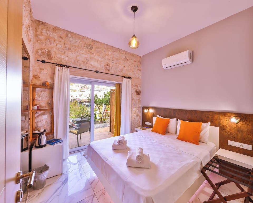 Double Room, Balcony | WiFi (free), individually furnished, bed sheets
