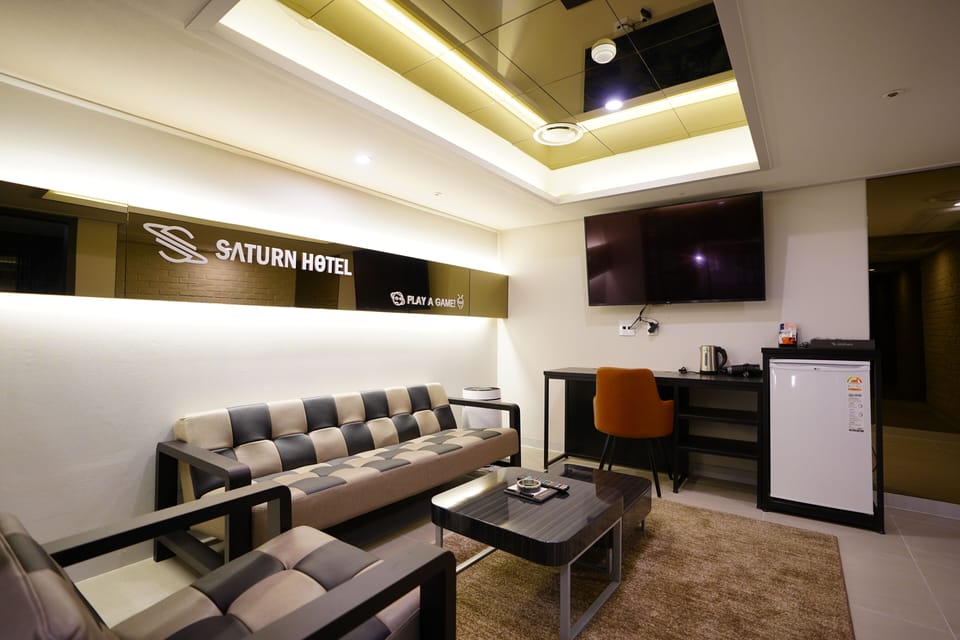 Premium Twin Room | In-room dining