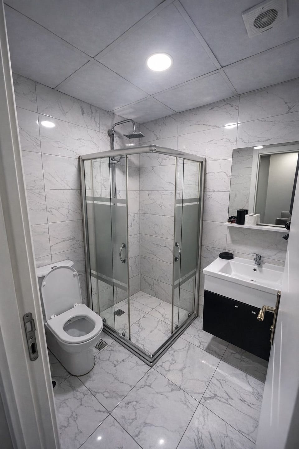 Shower, free toiletries, hair dryer, towels