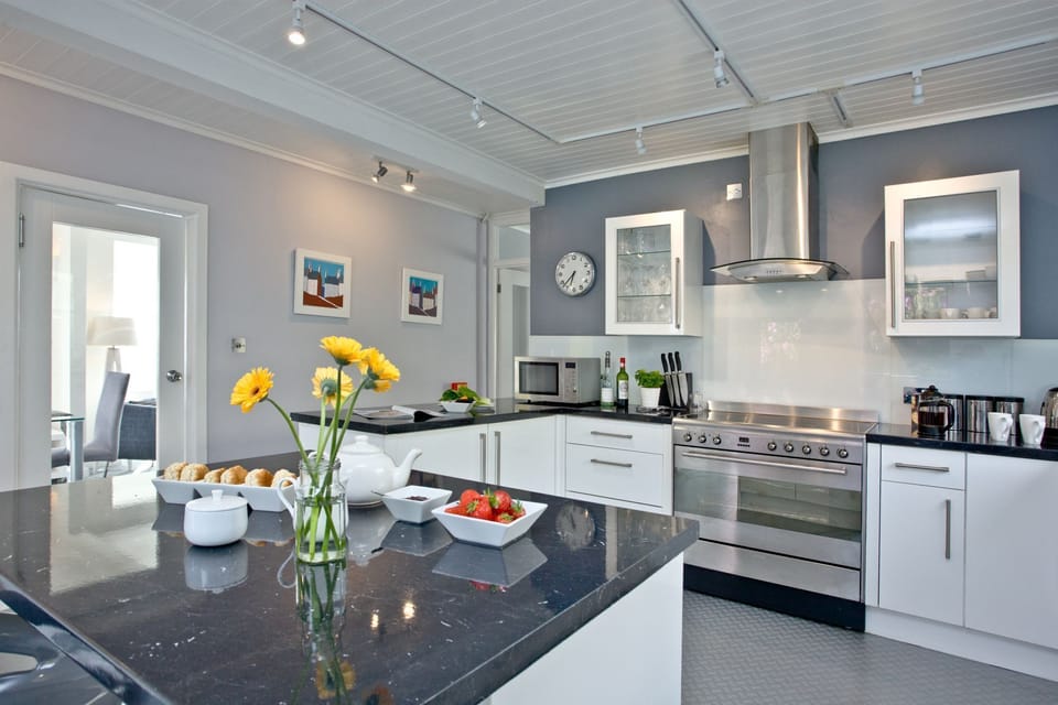 Kitchen, Food Prep Area-Spindrift