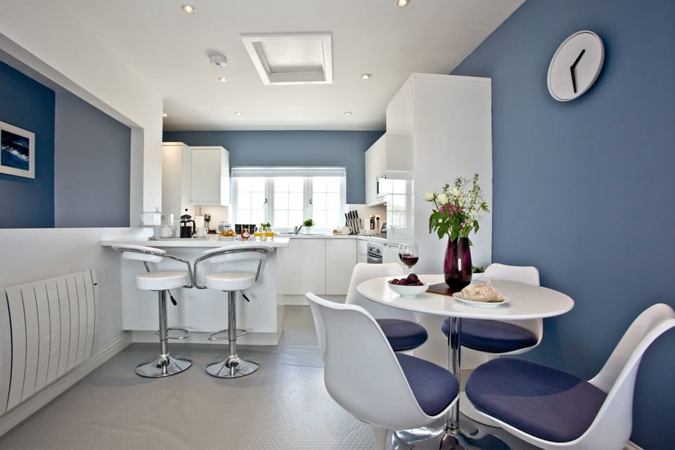 Open plan dining and kitchen space, seating for 4 people - Blue Bay