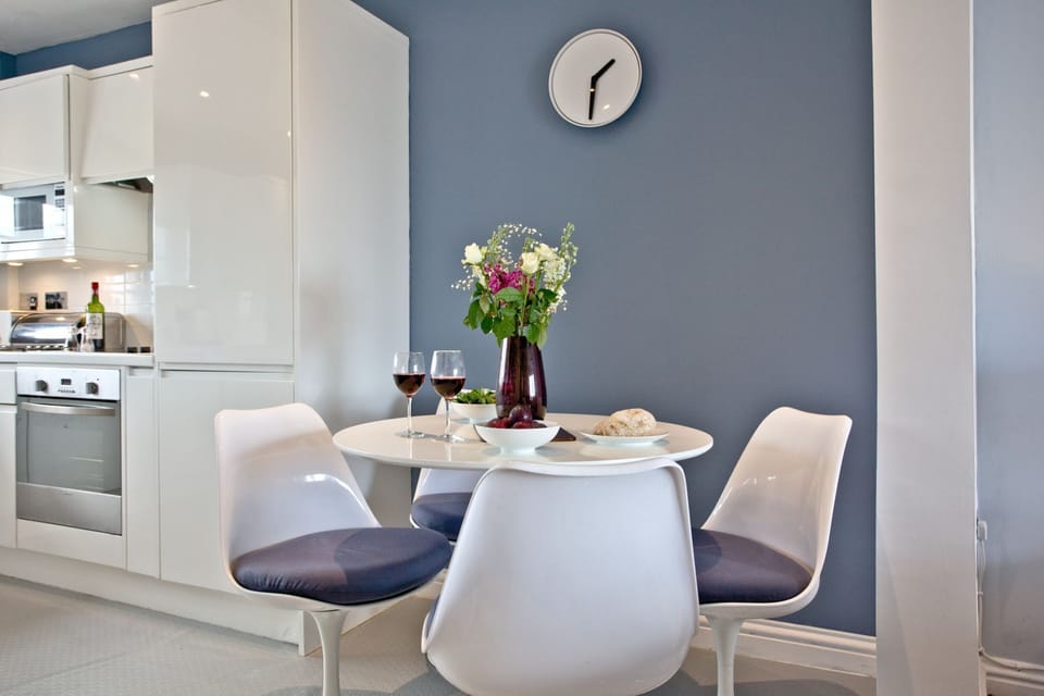 Dining area leading kitchen with cooking facilities - Blue Bay