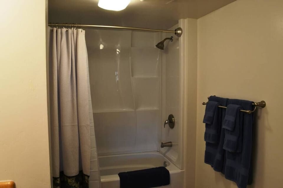 Bathrooms include plenty of clean towels, body wash, shampoo and conditioner.