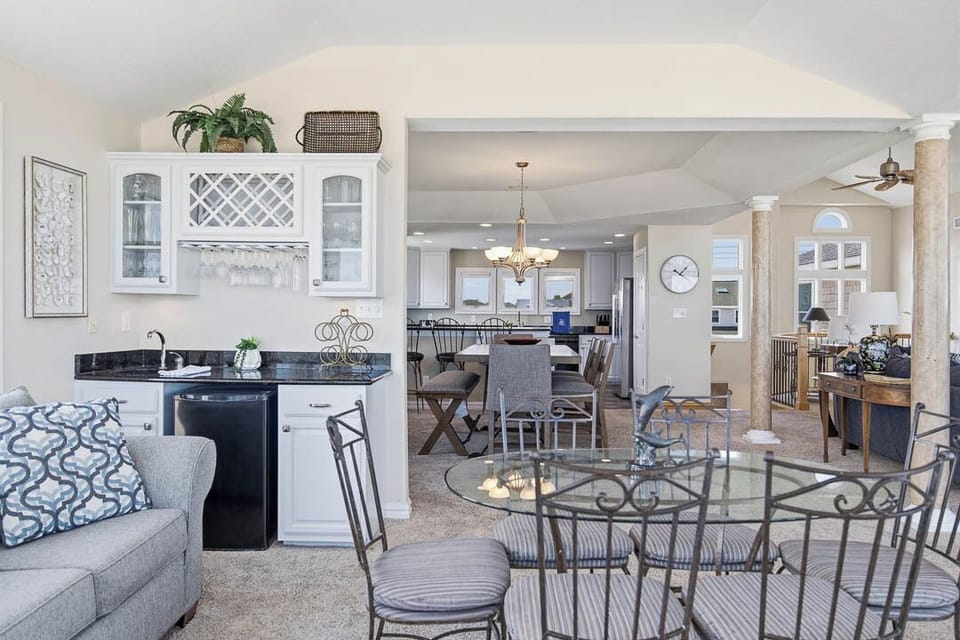 Top-Level Dining Room with Table (seats 6) and Wet Bar