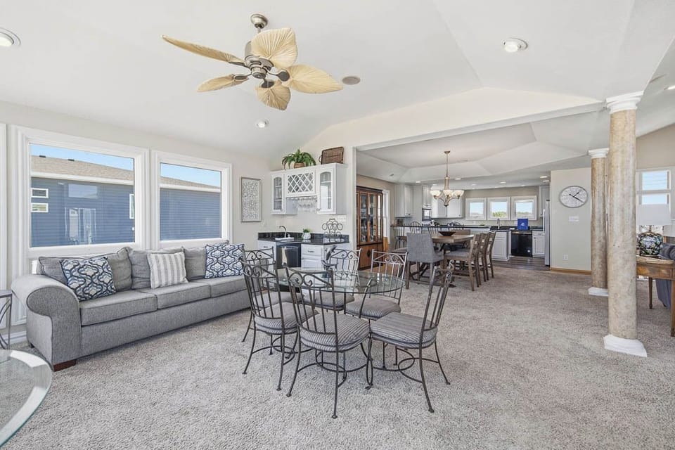 Top-Level Dining Room with Table (seats 6) and Wet Bar