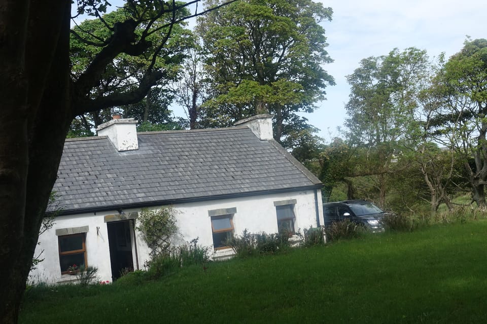 The Bell Cottage with garden in front