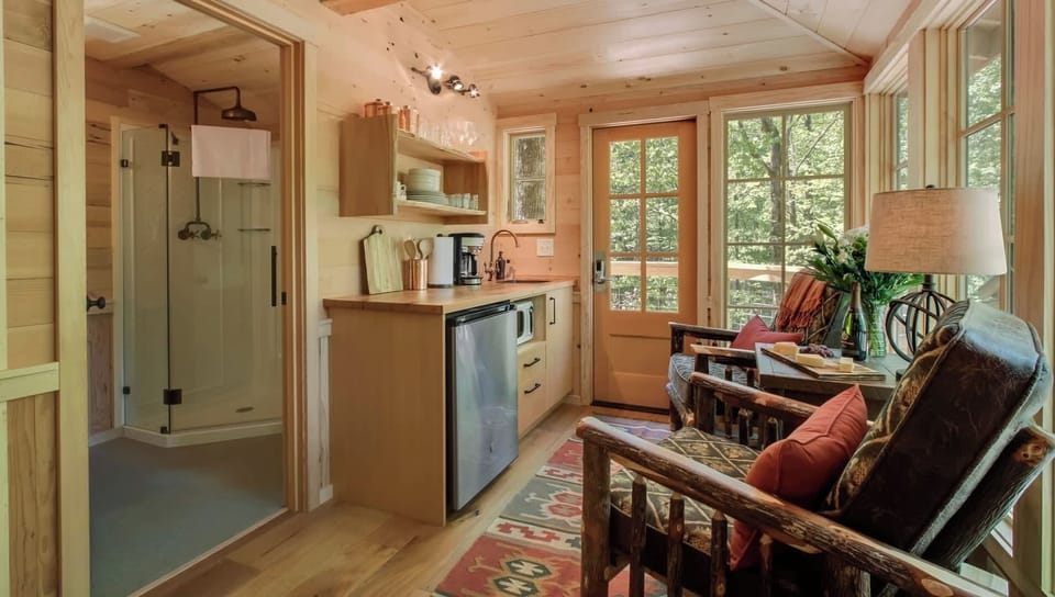 Kitchenette & bathroom