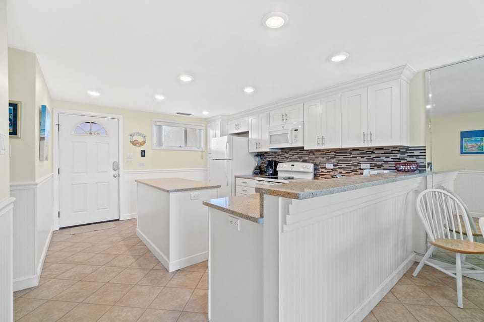 5-web-or-mls-22400-front-beach-rd-4