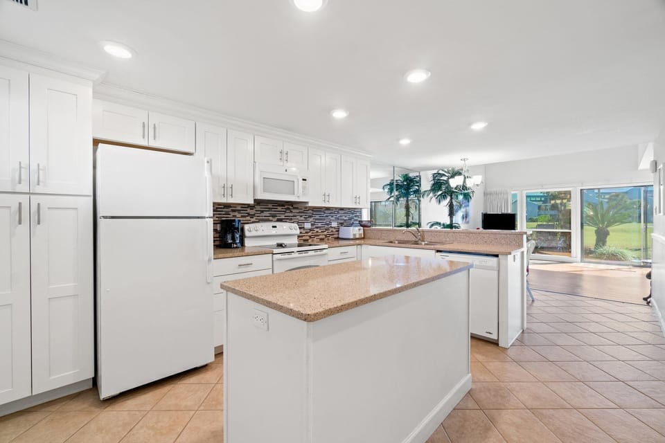 4-web-or-mls-22400-front-beach-rd-4