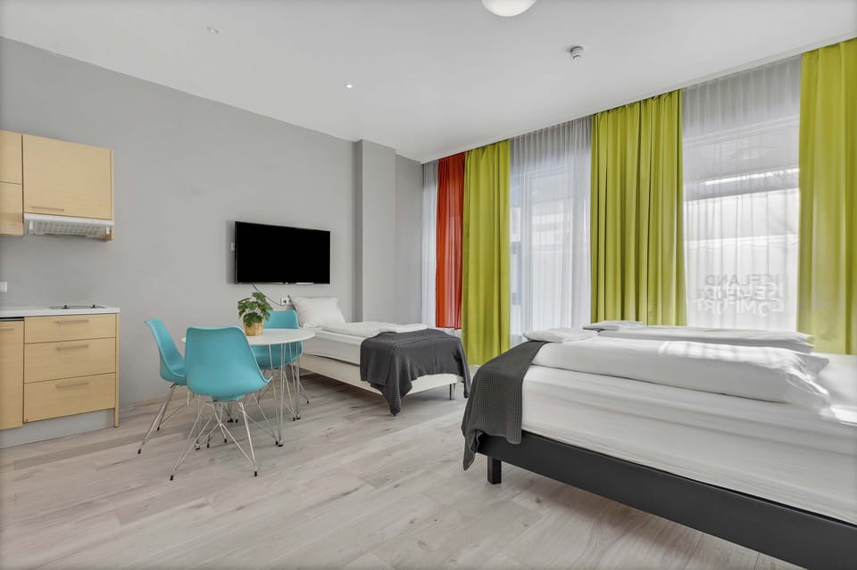 Beds & dining