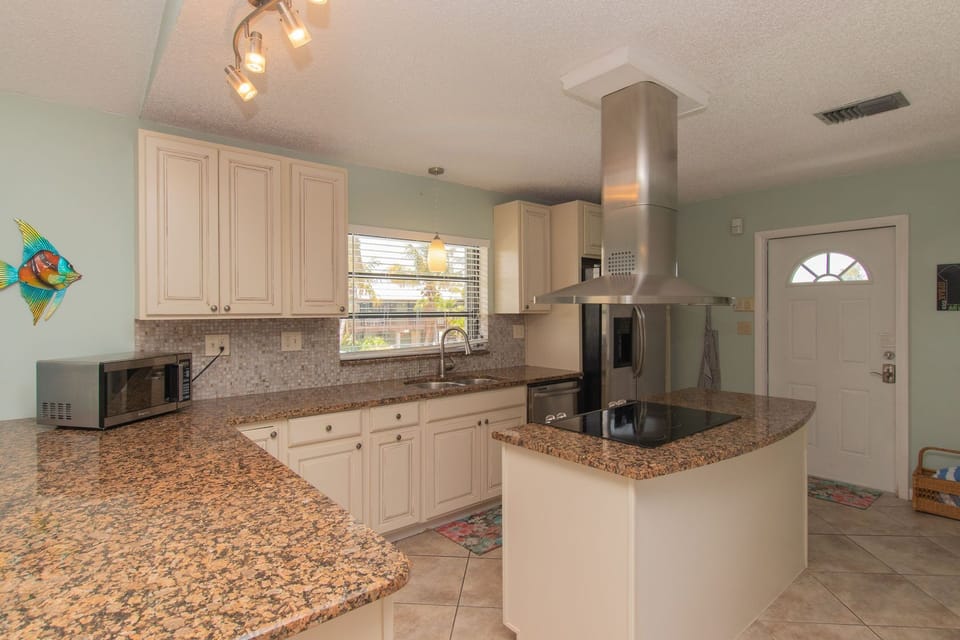 Eat in kitchen with barstools or dine at the spacoius diningroom table!