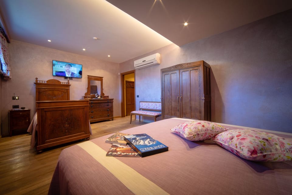 Triple Room | Individually decorated, individually furnished, soundproofing