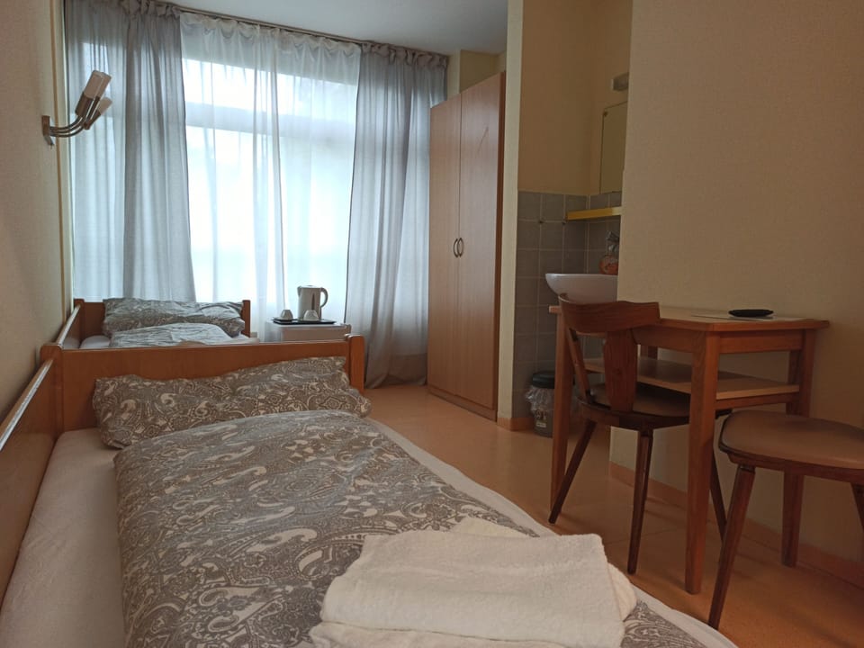 Twin Room, Shared Bathroom | Bathroom | Shower, rainfall showerhead, towels
