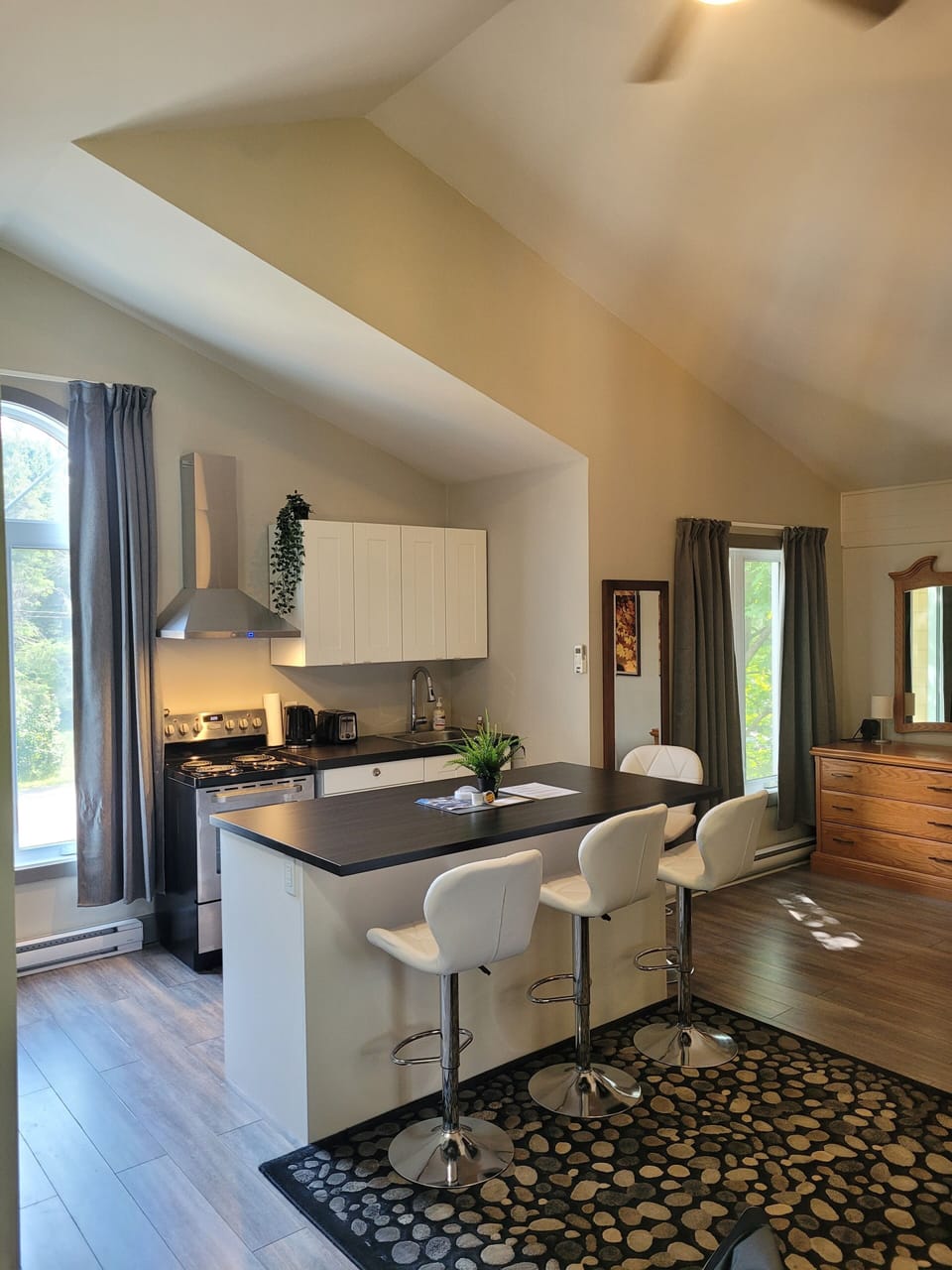 Superior Loft | Private kitchen | Mini-fridge, microwave, highchair