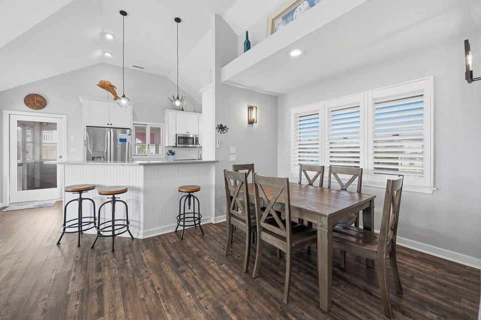 Top-Level Additional Dining Table (seats 6)