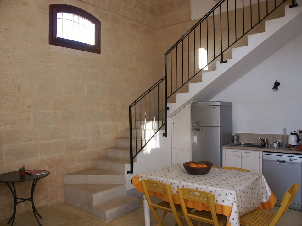 House, 2 Bedrooms, 2 Bathrooms | Living area