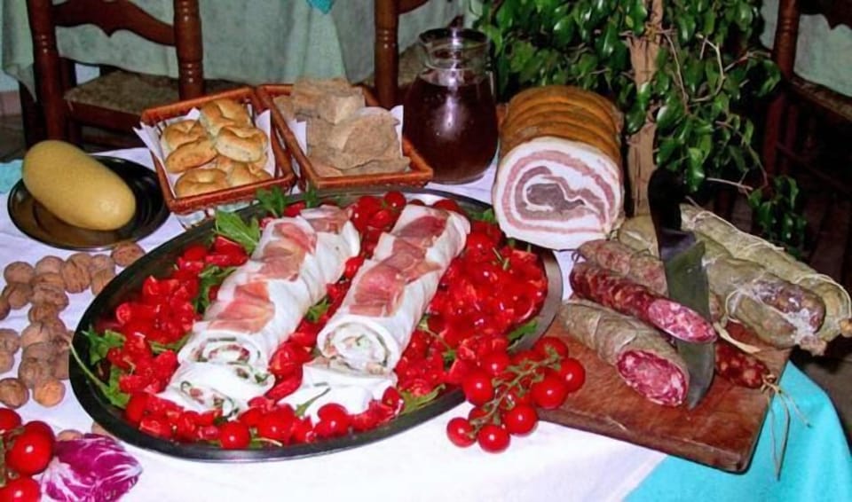 Lunch and dinner served