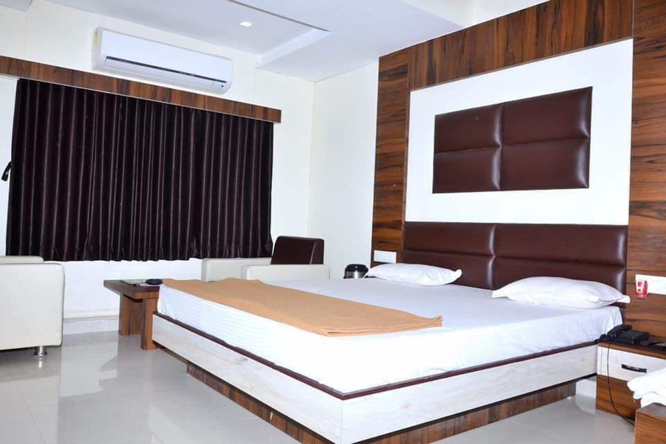 Basic Studio Suite | Free WiFi, bed sheets