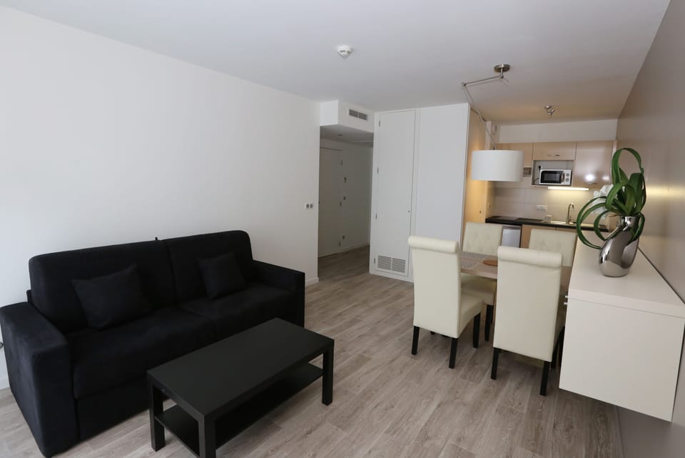 Apartment T2 | Living area | LCD TV, offices